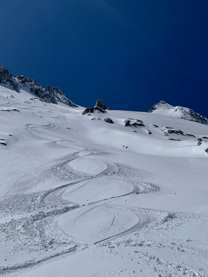 Appartement Avec Jacuzzi Dans Chalet Prive, Grande Terrasse, Parking Gratuit Les Houches Exterior foto