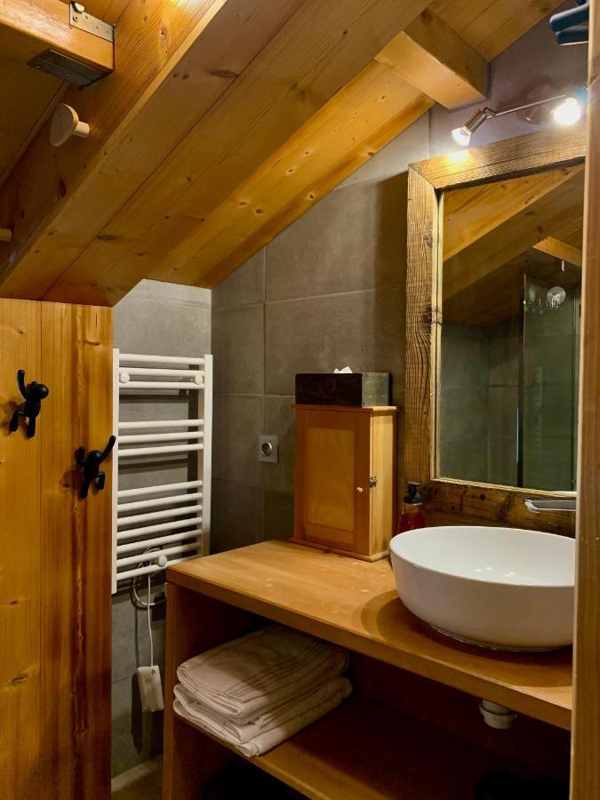 Appartement Avec Jacuzzi Dans Chalet Prive, Grande Terrasse, Parking Gratuit Les Houches Exterior foto
